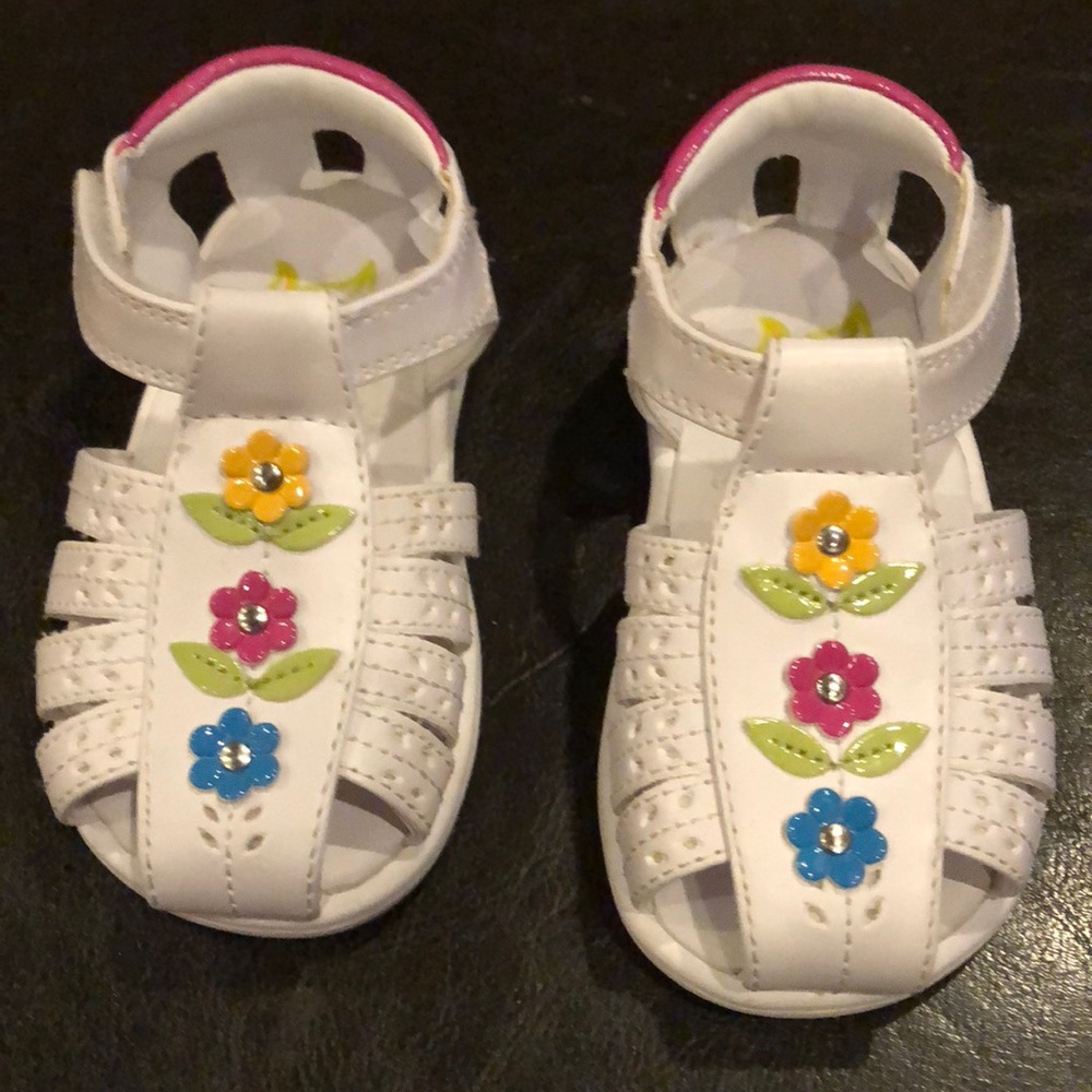 Rachel Shoes, White with flowers size 4T